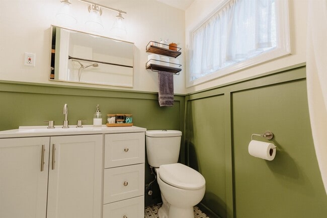 Building Photo - 4960 Hummingbird Ln