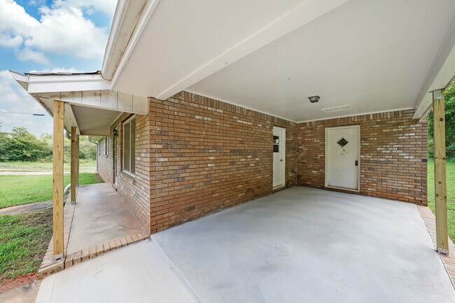 Building Photo - 3/1 Ranch home on 4 Acres close to shopping and dining in Canton!
