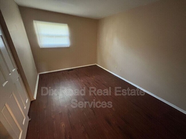 Building Photo - 813 Leora St