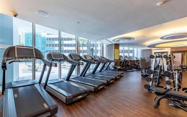 Building Photo - 200 Biscayne Blvd Way