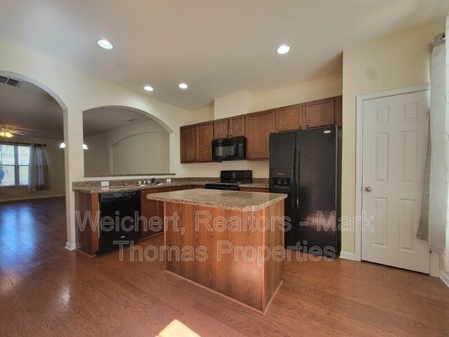 Building Photo - 100-251 Stratford Lakes Dr