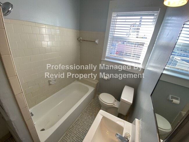 Building Photo - The Gables at Auburndale!