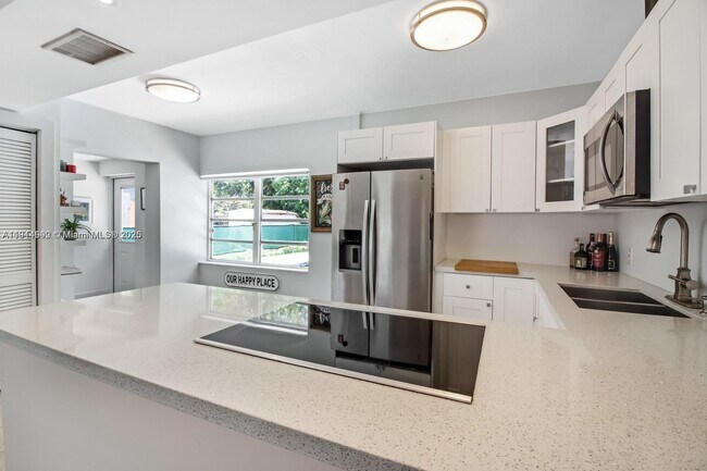 Building Photo - 827 NE 140th St