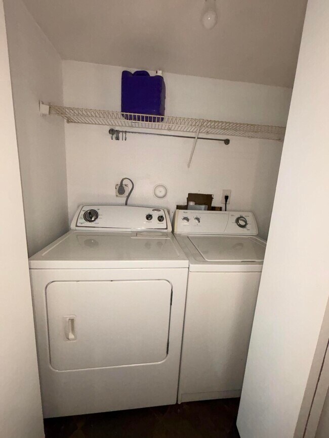 Building Photo - 2371 NW 33rd St