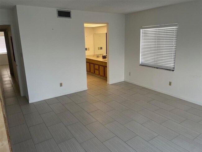 Building Photo - 3111 Pass a Grille Way