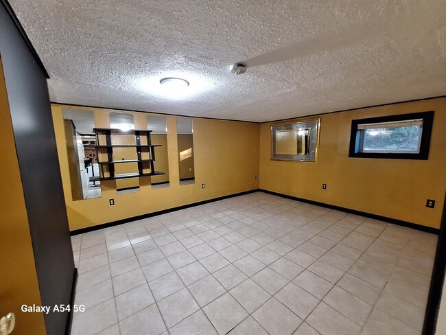 Building Photo - 753 Buddington Rd