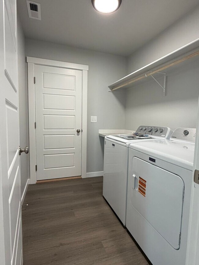 Building Photo - Move-In Special! Brand new 3 bed 2 bath home with bonus room, located in Meridian just off McMill...