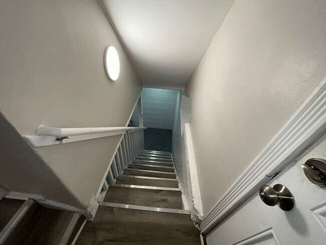 Building Photo - Renovated 3 Bedroom Colonial