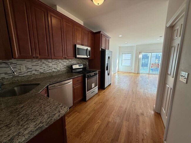 Building Photo - 33 Nelson Ave