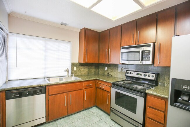 Building Photo - Union City Townhome on Alvarado Niles