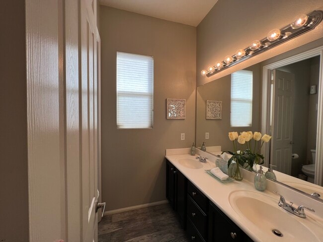 Building Photo - 115 Romanza Ln