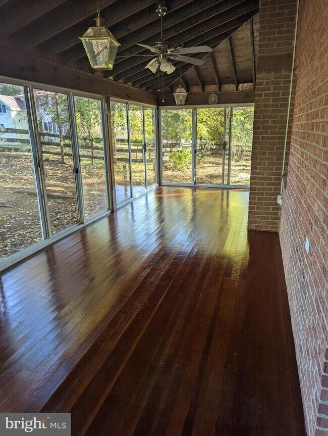 Building Photo - 24580 Linwood Farm Ln