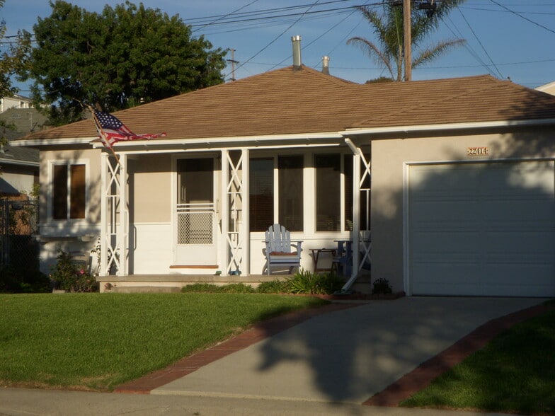 Building Photo - 22414 Susana Ave