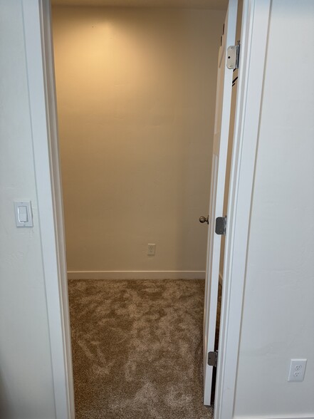Building Photo - 1538 W 990 S