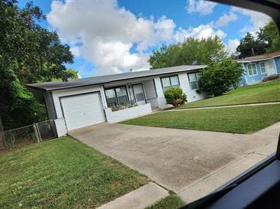 Primary Photo - Great Location near Downtown Floresville