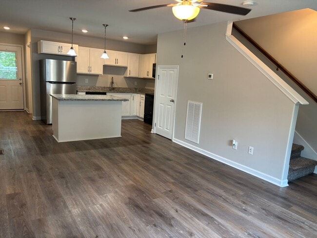 Building Photo - Now Available for Rent – Beautiful New Tow...