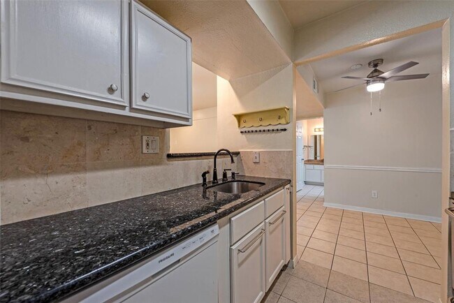 Building Photo - 18519 Egret Bay Blvd