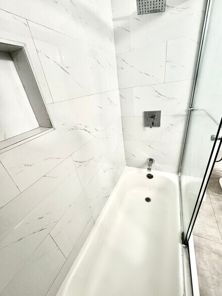 Building Photo - 1110 N Sweetzer Ave