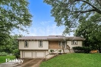 Building Photo - 804 NE Karapat Dr