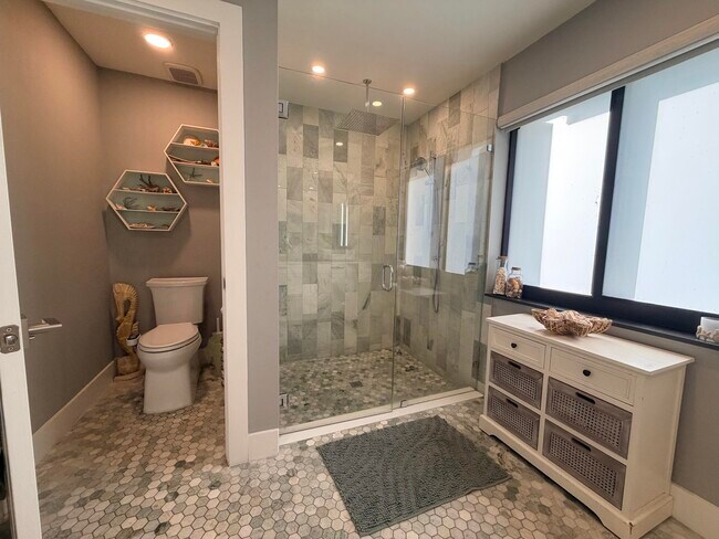 Building Photo - 3041 Perriwinkle Cir