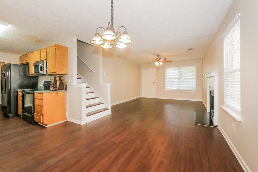 Building Photo - 1002 Allegiance Dr