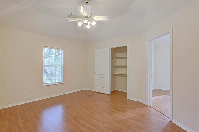 Building Photo - 910 Chinni Ct