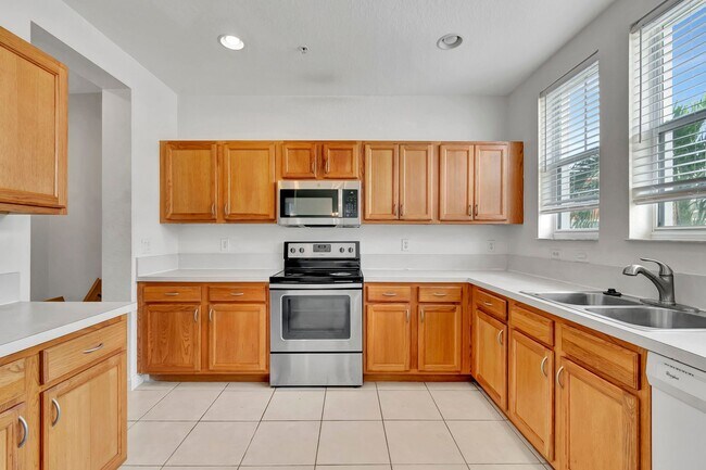 Primary Photo - 4 BEDROOMS 3.5 BATHROOMS!! GATED COMMUNITY