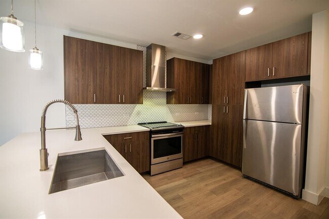 Building Photo - 2213 Poquito St