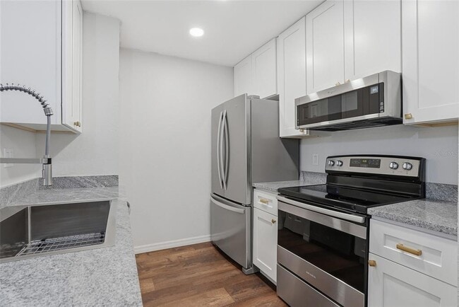 Building Photo - 8809 Manor Loop