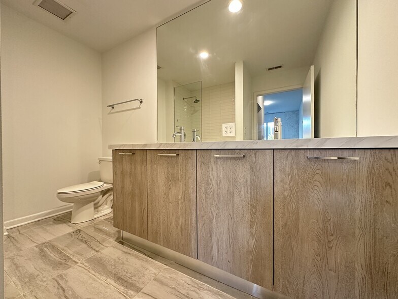 Building Photo - 2550 S Wabash Ave