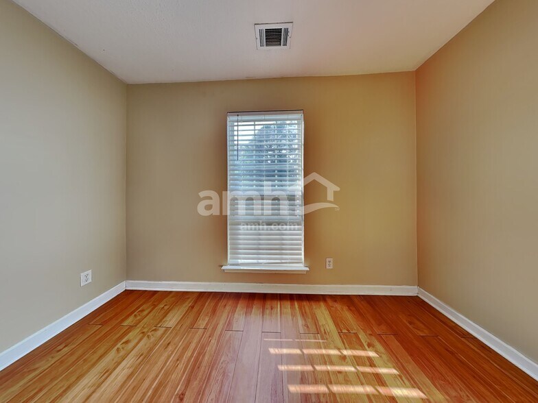 Building Photo - 509 Dresler Rd
