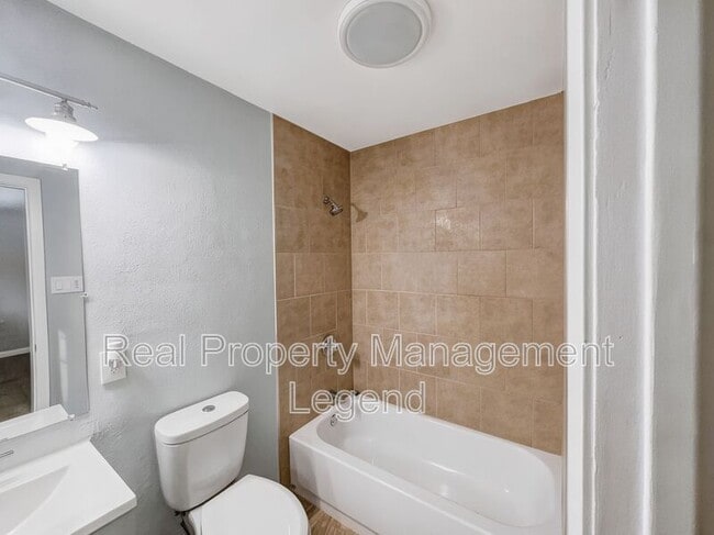 Building Photo - 109 N Heights Dr