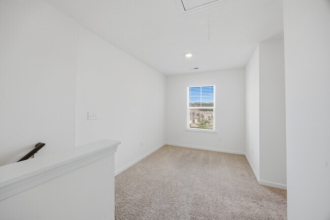 Building Photo - 2900 Bogart Ln