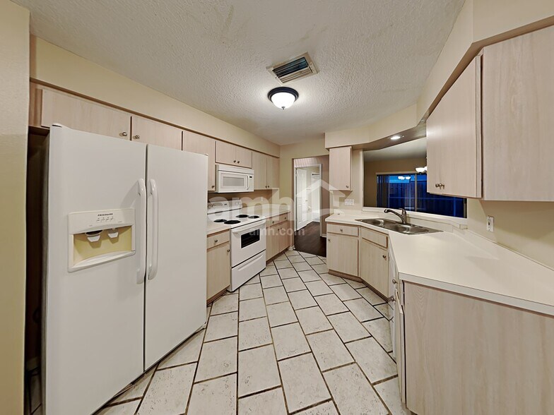 Building Photo - 4908 Rambling Rose Pl