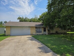 Building Photo - 1105 Willard