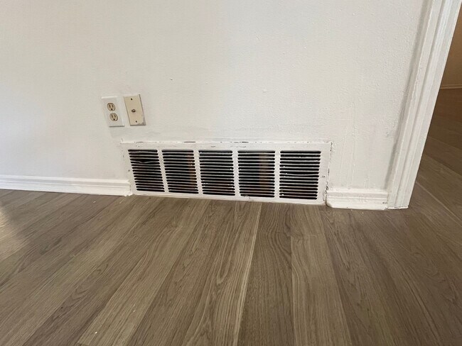 Building Photo - 1610 58th St