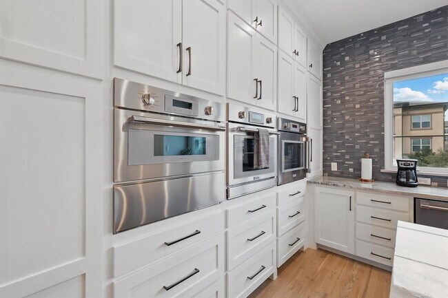 Building Photo - 428 Highwood Trl