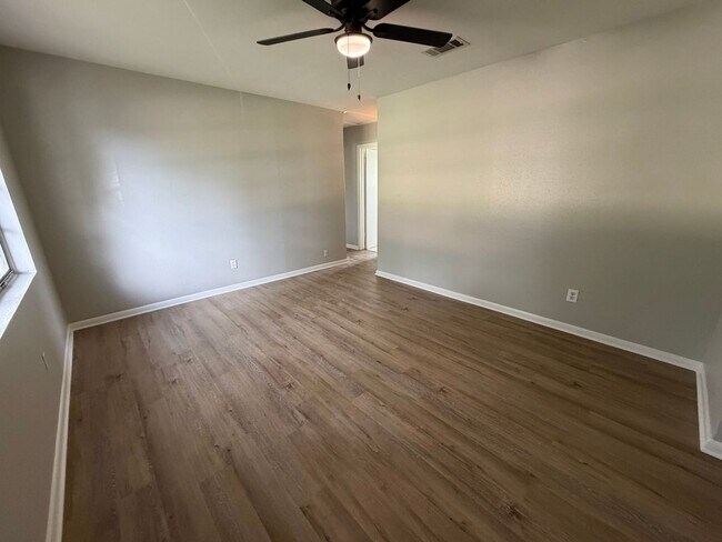 Building Photo - Recently remodeled South Bossier 2/1 Home