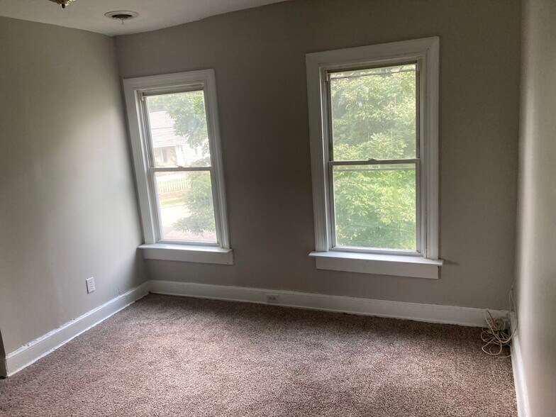 Building Photo - 3060 Lawson St