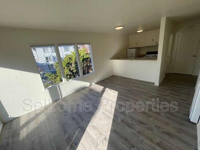 Building Photo - 356 Jayne Ave