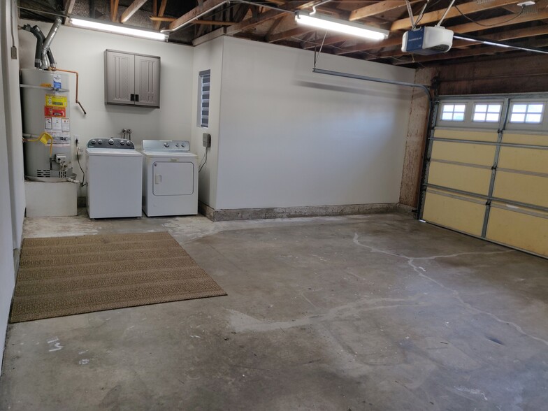 2-Car Garage_2 - 3124 Oakview Ln