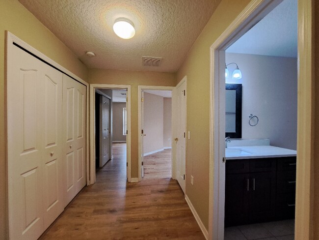 Building Photo - 2527 Aventurine St