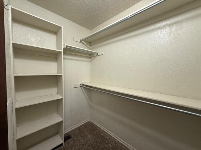 Building Photo - 18509 Chestnut Oak Dr