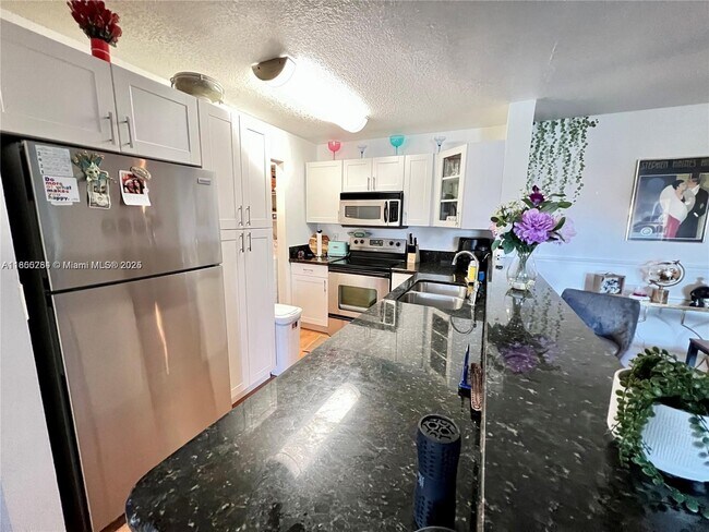 Building Photo - 1229 SW 46th Ave
