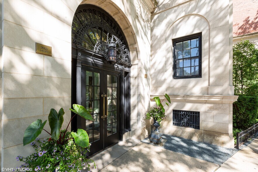 Building Photo - 2608 N Lakeview Ave