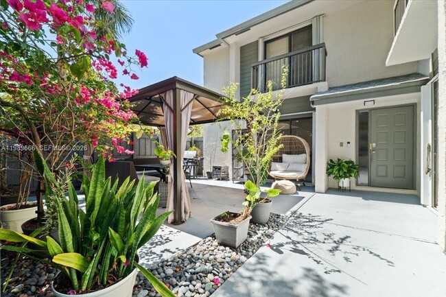 Building Photo - 3627 Cocoplum Cir