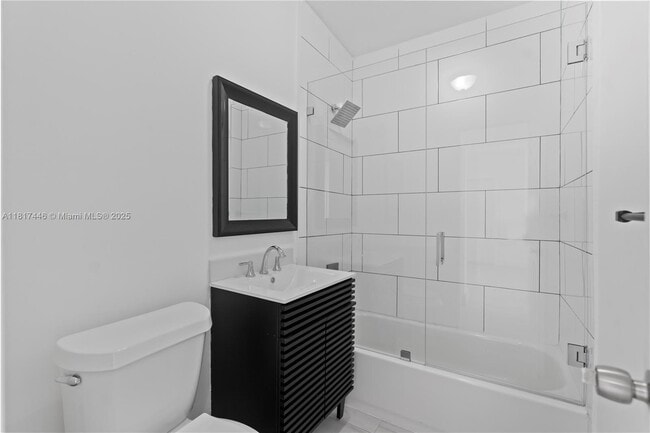 Building Photo - 641 E 44th St