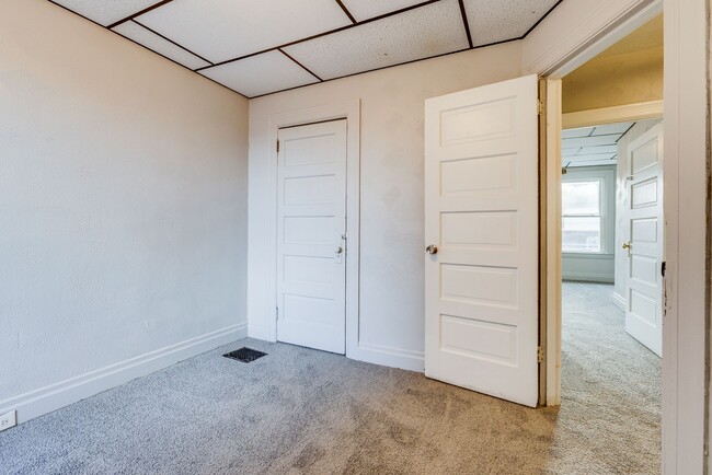 Building Photo - Brighton Heights 3 Bedroom Townhome