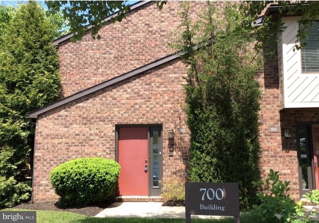 Primary Photo - 707 Mountainview Dr