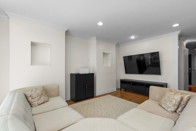 Building Photo - 409 Mallard Dr